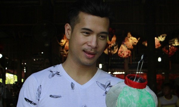 Trương Thế Vinh về Hội An học đổ bánh xèo đãi bạn gái tương lai