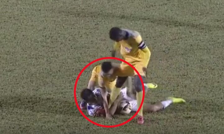 Video: 'Hung thần' FLC Thanh Hóa lại đá láo với cầu thủ đội Công Vinh?