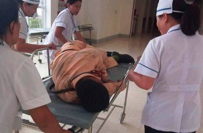 CSGT Hà Tĩnh bị hất văng khi bám kính xe đầu kéo container: Nhân chứng bàng hoàng kể lại