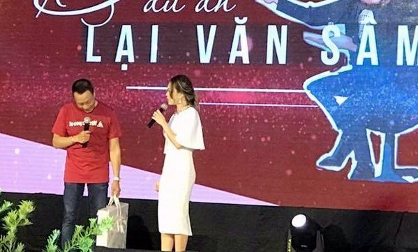 Video: Mỹ Tâm ôm MC Lại Văn Sâm hát tại tiệc chia tay VTV