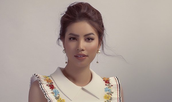 Phạm Hương hóa ‘Em Hoa’ xinh đẹp trong thiết kế của Công Trí