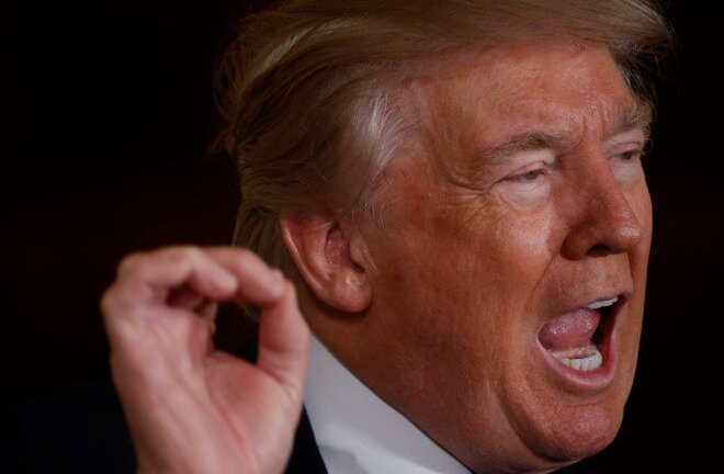 Tổng thống Trump chỉ trích CNN là 'báo chí rác rưởi'