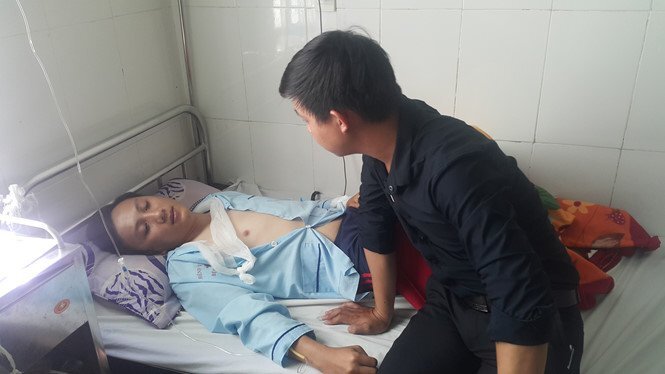 Bỏ chạy bị truy đuổi, tài xế vi phạm đánh gãy tay CSGT