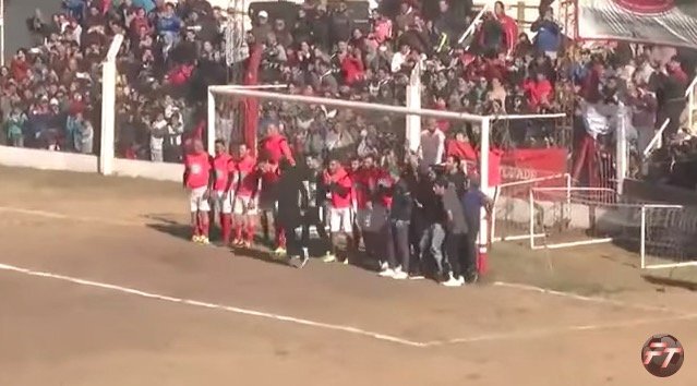 Video: Sao trẻ Juventus trổ tài đá phạt trước hàng rào kỳ quặc nhất thế giới