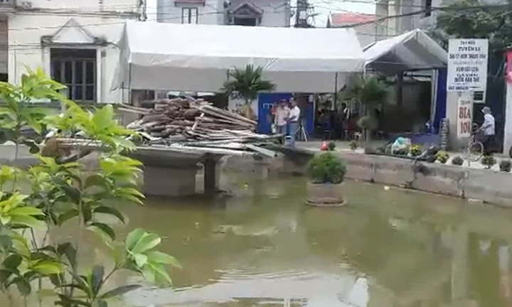 Video: Cận cảnh ao làng nơi 4 nạn nhân cứu người cùng chết đuối ở Hà Nội