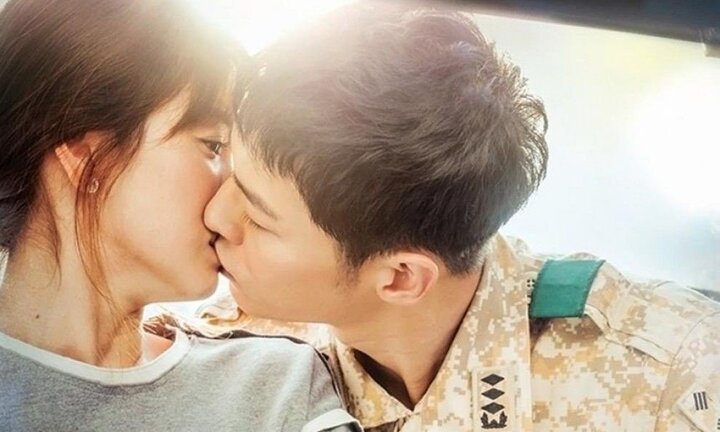 Song Hye Kyo sắp cưới Song Joong Ki, đài KBS chiếu lại 'Hậu duệ mặt trời'