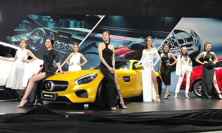 Chiêm ngưỡng xe mui trần trị giá gần 11 tỷ lần đầu tiên xuất hiện tại Hà Nội