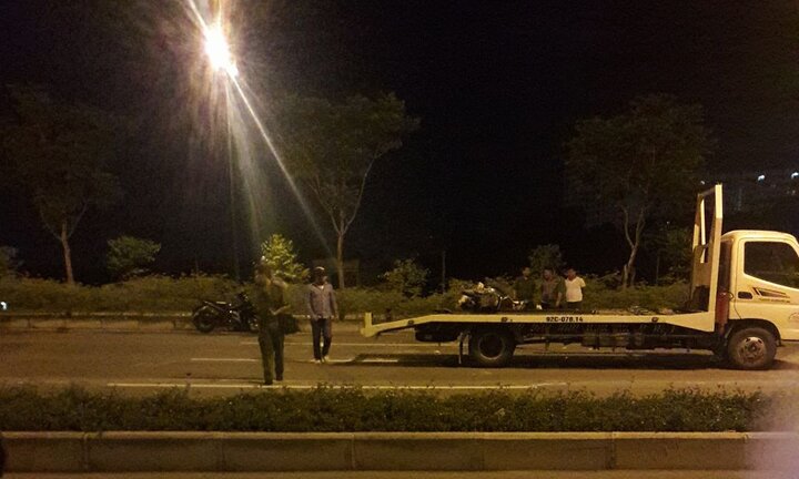 Chạy xe máy ngược chiều vào làn ô tô, đôi nam nữ chết thảm