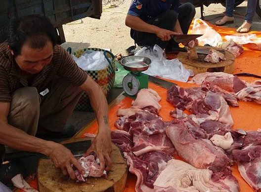 Thịt heo 100.000 đồng 3 kg bán khắp Sài Gòn