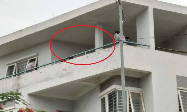 Thi thể người đàn ông trong ngôi nhà bỏ hoang ở Hà Nội