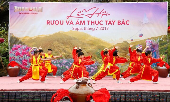 Độc đáo lễ cưới người Dao đỏ tại Không gian ẩm thực Tây Bắc Sun World Fansipan Legend