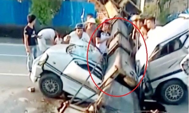 Cần cẩu sập đè nát ô tô, 7 người chết thảm