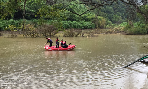 Đi hái măng, 7 người bị lật xuồng: 1 người chết, 4 người mất tích