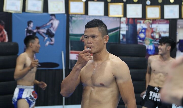 'Kiện tướng' Kickboxing Việt Nam thách đấu cao thủ Vịnh Xuân Flores