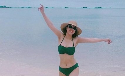 Biên tập viên Trúc Mai bán nude gợi cảm sau khi rời VTV