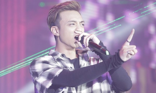 Soobin Hoàng Sơn kết hợp cùng Touliver làm bùng nổ sân khấu với hit mới