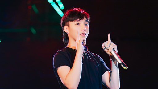Đặc điểm này giúp Sơn Tùng M-TP lên sân khấu là không lẫn với bất kì ai
