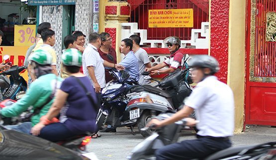 Flores đến thách đấu, Nam Huỳnh Đạo cử võ sinh bảo vệ võ đường