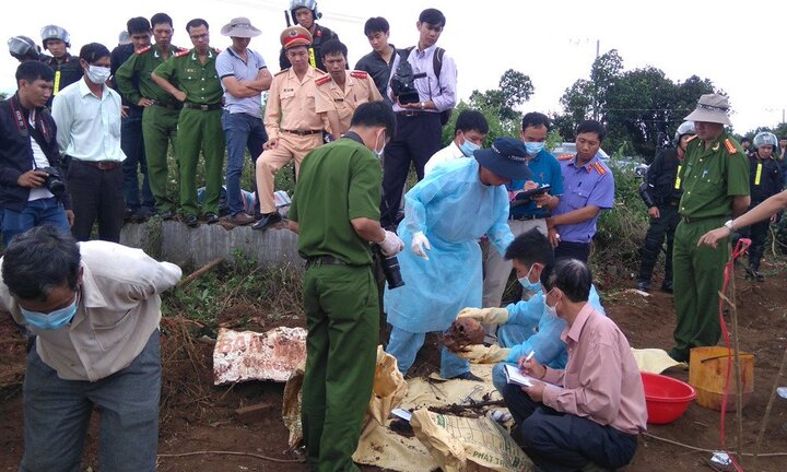 Kẻ vũ phu siết cổ vợ đến chết rồi đến cơ quan đầu thú