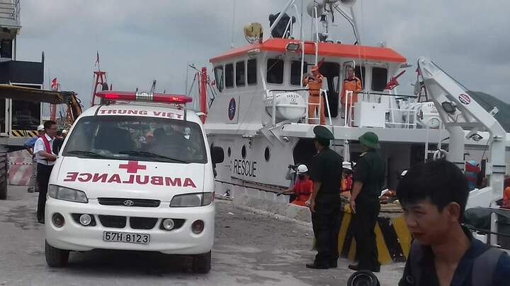 Tìm thấy thi thể thuyền viên thứ 2 mắc kẹt trong tàu chìm ở Nghệ An