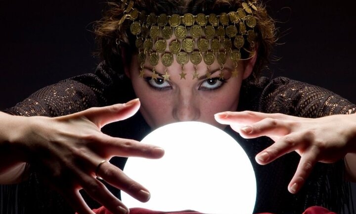 Thầy bói hành nghề qua Facebook, kiếm bộn tiền