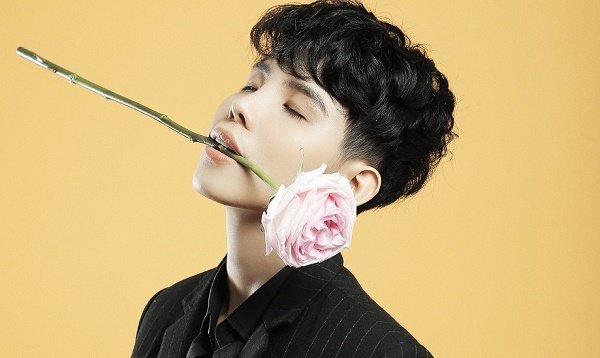 Vũ Cát Tường lần đầu trình diễn hit mới trong đêm nhạc mùa hè