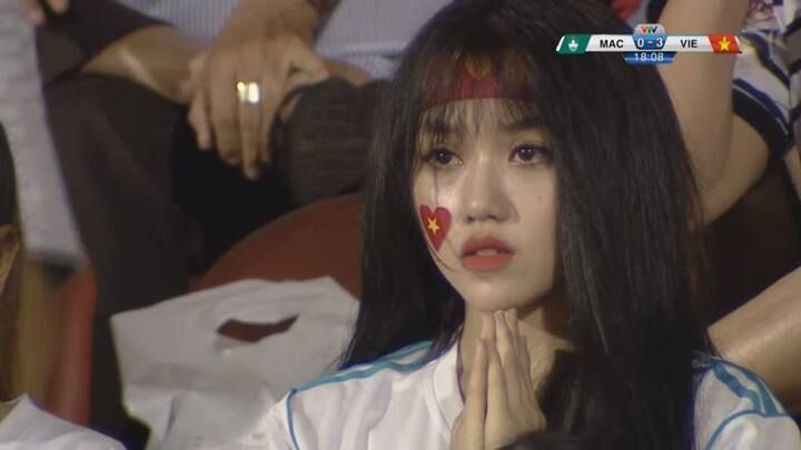 Nữ CĐV xinh đẹp gây sốt trận U22 Việt Nam vs U22 Macau là ai?