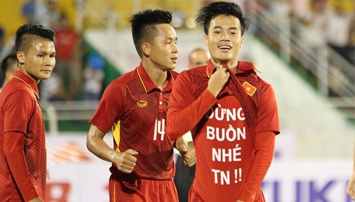 Văn Toàn mang vạ vì lời nhắn dễ thương gửi bạn gái sau khi ghi bàn?