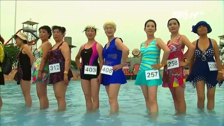 Hàng trăm quý ông, quý bà tự tin khoe dáng với bikini