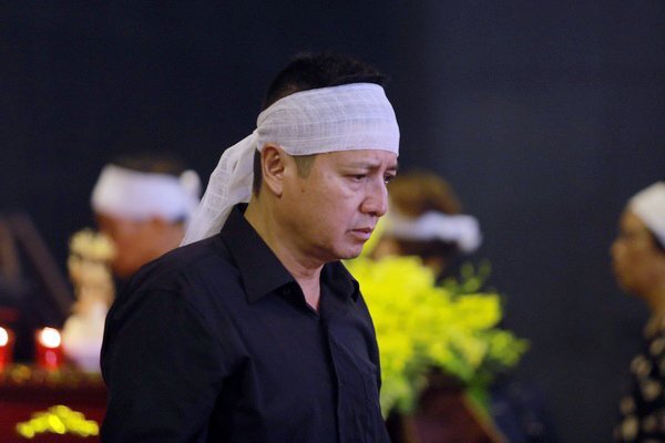 Dàn Táo quân lặng lẽ đến tiễn biệt mẹ NSƯT Chí Trung