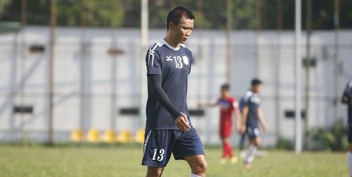 Công Vinh thanh lý hợp đồng với đồng đội cũ sau 2 tháng gắn bó