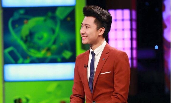 Thầy giáo điển trai ĐH Ngoại thương: 'Cuộc đời tôi thay đổi nhờ tiếng Anh'