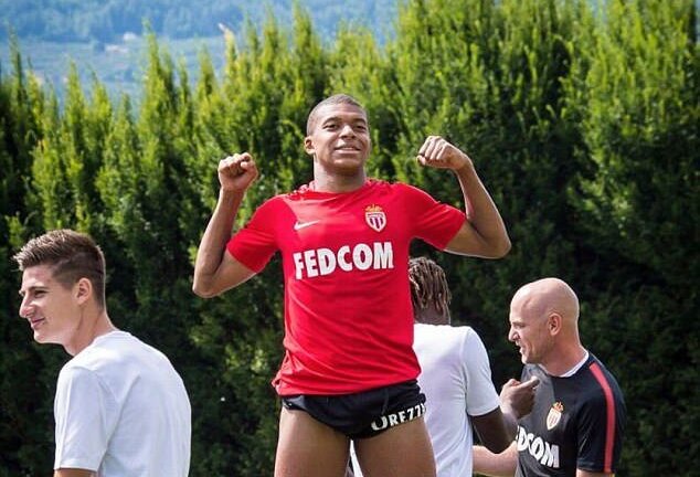 Tin chuyển nhượng 26/7: MU cần 2 tân binh, Man City chuẩn bị phá sâu kỷ lục chuyển nhượng