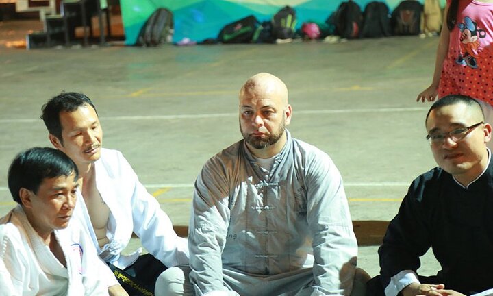 Video: Môn sinh Cù Mai Công thực chiến 2 đánh 1 trước mặt Flores