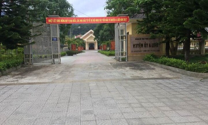 Cả nhà 'làm quan' ở Huế: Điều chuyển công tác Bí thư huyện A Lưới