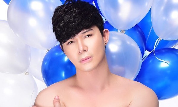 Nathan Lee bán nude trong bộ ảnh mừng sinh nhật