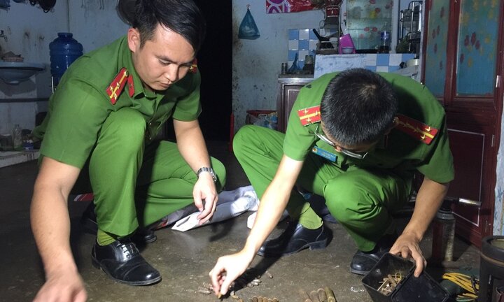 Bắt người đàn ông tàng trữ súng đạn bán thu lợi nhuận