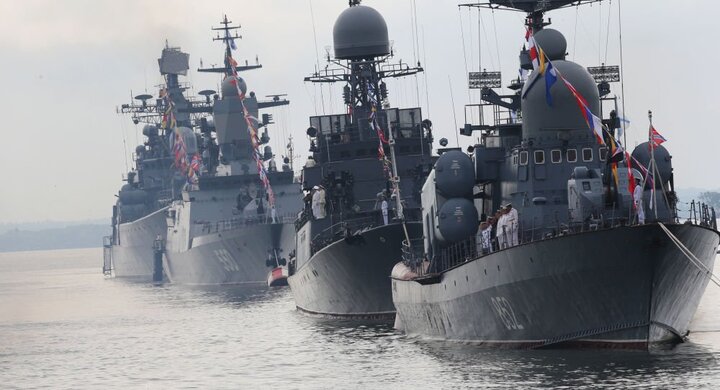 Video: Lễ diễu binh nhân Ngày Hải quân Liên bang Nga