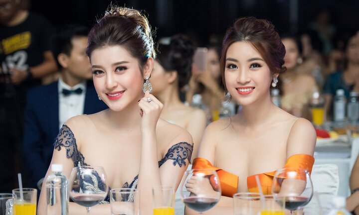Hoa hậu Đỗ Mỹ Linh, Á hậu Huyền My khoe ngực đầy sexy khó rời mắt