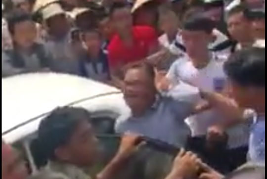 Dân vây bắt, đòi đánh hai người Trung Quốc nghi thôi miên cướp tài sản: Thông tin mới nhất