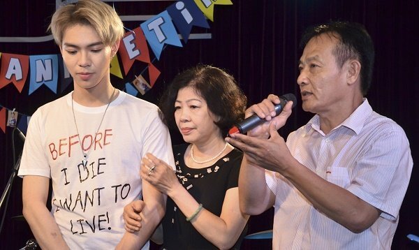 Video: Bố Erik lên sân khấu song ca ‘Sau tất cả’ cùng con trai