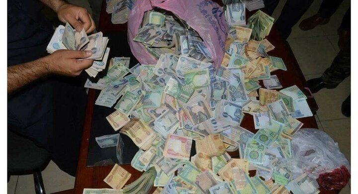 Bà lão ăn xin qua đời để lại kho báu toàn ngoại tệ và trang sức