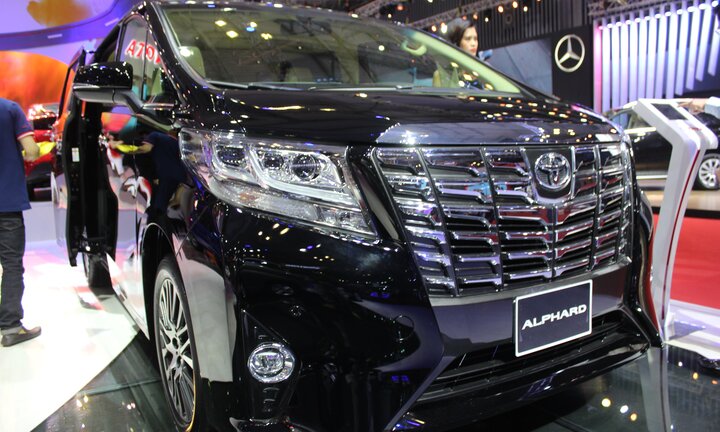 Có gì bên trong 'chuyên cơ mặt đất' - Toyota Alphard?