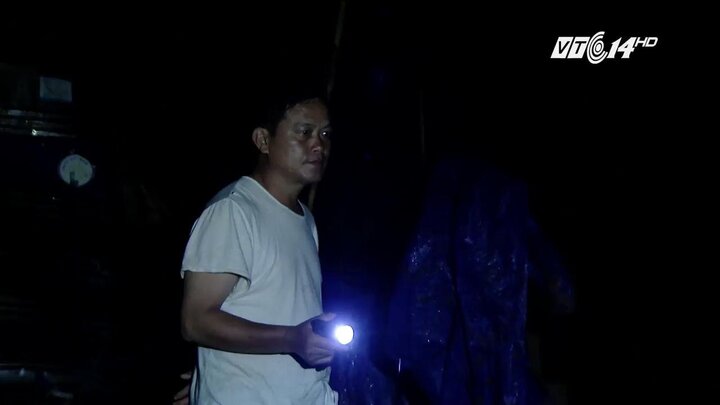 Bất chấp nguy hiểm, người dân Mù Cang Chải về nhà trong đêm