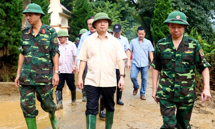 Danh sách cán bộ đi chơi golf: Bộ trưởng Trần Hồng Hà lên tiếng ngay tại rốn lũ