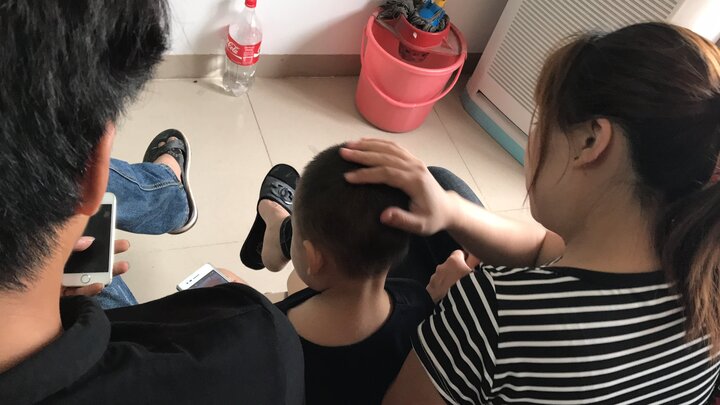 Hàng loạt trẻ bị sùi mào gà ở Hưng Yên: Xót xa cảnh bị kỳ thị, xa lánh