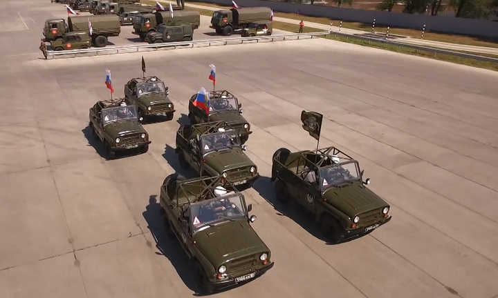 Video: Mãn nhãn xem quân nhân Nga phô diễn tuyệt kỹ lái xe tại hội thao quân sự 2017