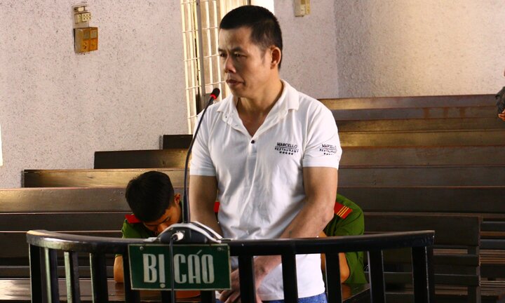 Đưa bé gái vào bãi đất trống giở trò đồi bại, cha dượng lĩnh 17 năm tù