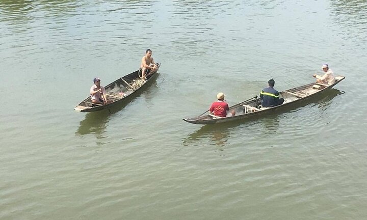 Bỏ lại xe máy, nam thanh niên nhảy cầu tự tử