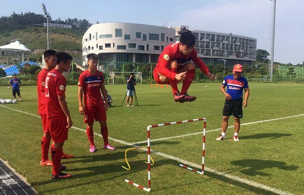 Mặc 'bản danh sách ma', U22 Việt Nam miệt mài luyện công